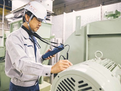 原子力発電所設備の保守業務の様子