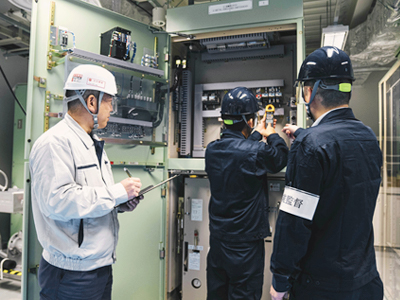原子力発電所設備の点検の様子